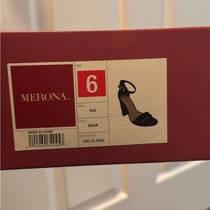 Women’s black heel size 6